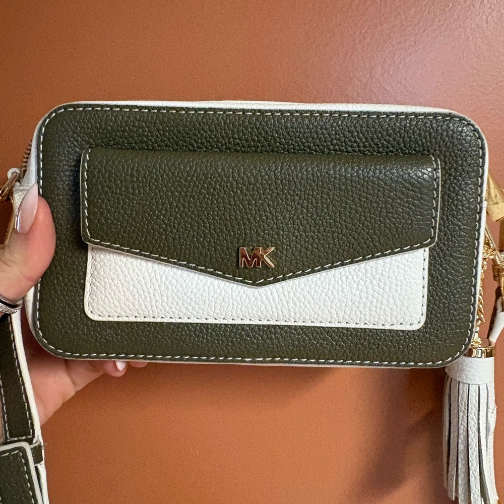 Michael Kors Green and White Crossbody Bag - Picture 11 of 16
